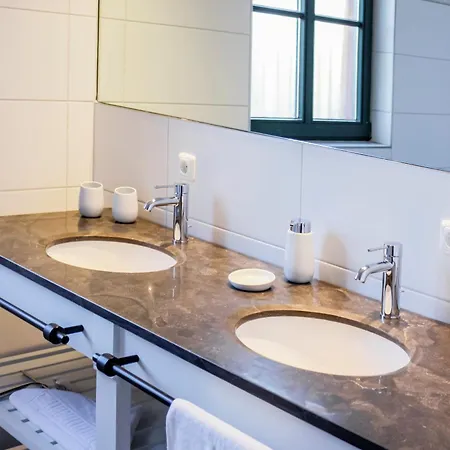 Storchennest - Komfortable Fuer 2-5 Personen Appartement Reestow