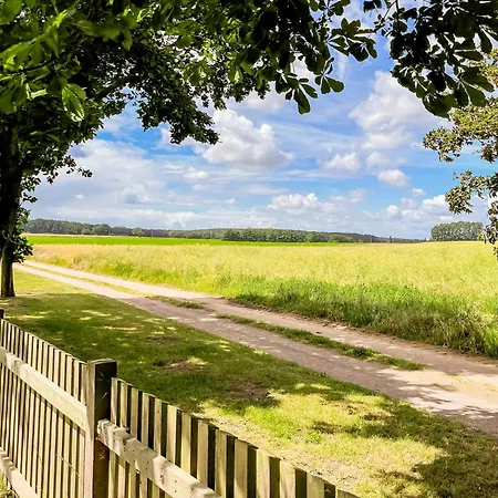 Storchennest - Komfortable Fuer 2-5 Personen Appartement Reestow